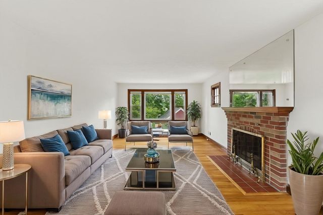 195 Edenfield Ave, Watertown, MA 02472