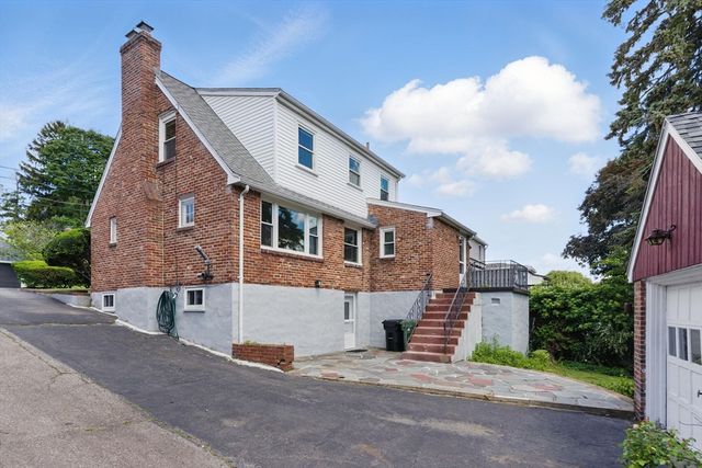 195 Edenfield Ave, Watertown, MA 02472