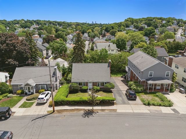 195 Edenfield Ave, Watertown, MA 02472