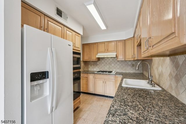 39 Cedarwood Ter., Woodland Park, NJ 07424