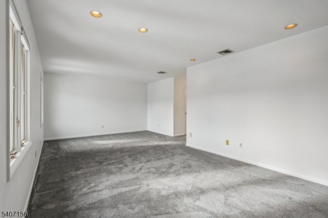 39 Cedarwood Ter., Woodland Park, NJ 07424