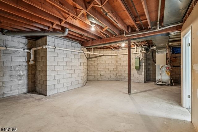 39 Cedarwood Ter., Woodland Park, NJ 07424