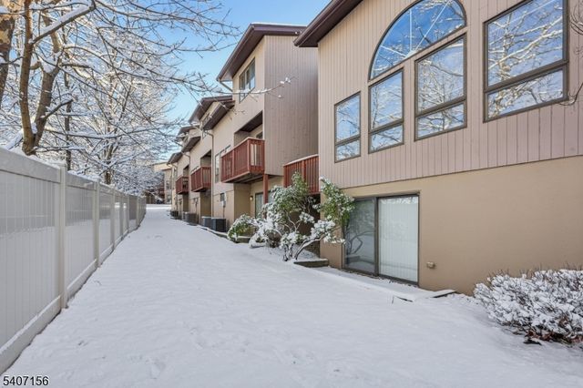 39 Cedarwood Ter., Woodland Park, NJ 07424