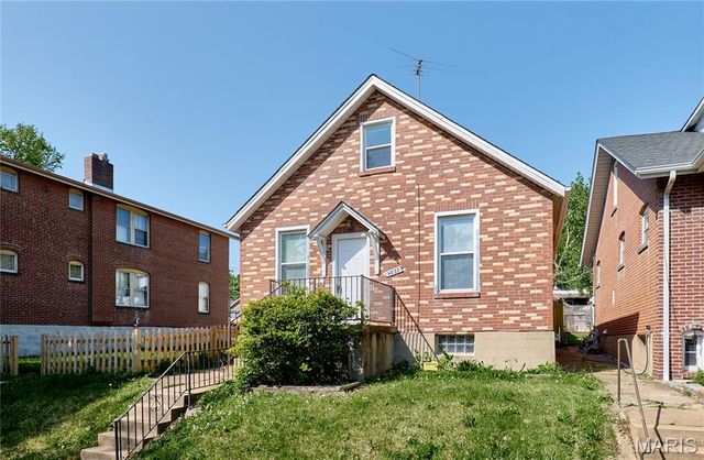 4832 Goethe Avenue, St Louis, MO 63116