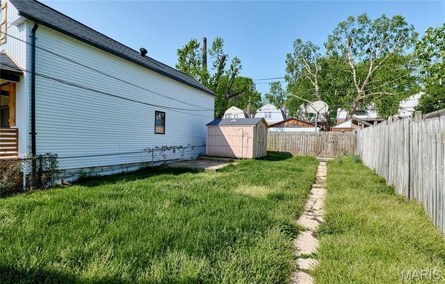 4832 Goethe Avenue, St Louis, MO 63116