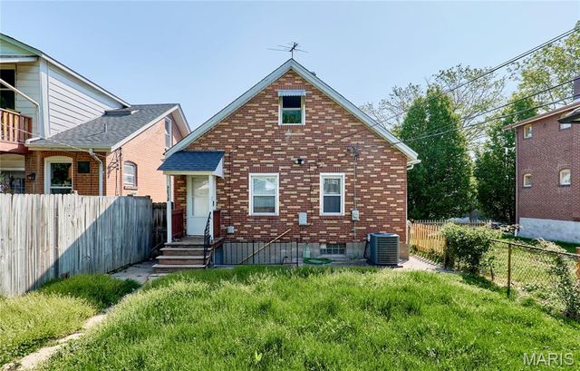 4832 Goethe Avenue, St Louis, MO 63116
