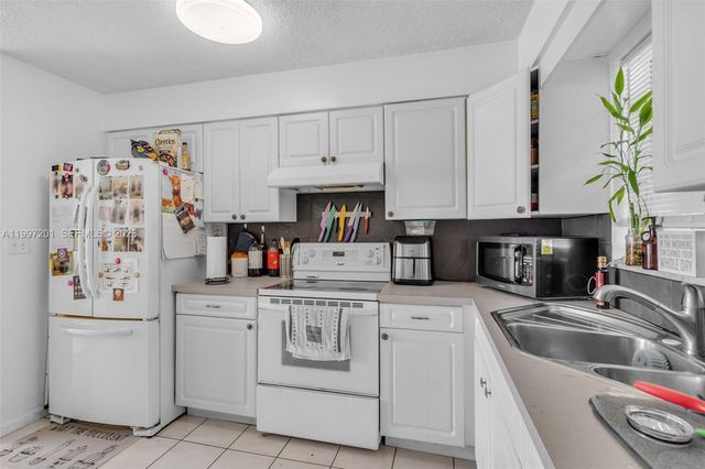 3712 SW 12th Ct, Fort Lauderdale, FL 33312