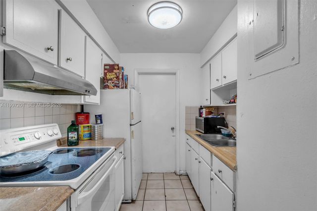 3712 SW 12th Ct, Fort Lauderdale, FL 33312