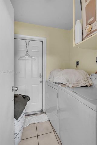 3712 SW 12th Ct, Fort Lauderdale, FL 33312