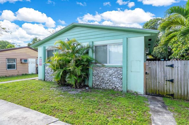 3712 SW 12th Ct, Fort Lauderdale, FL 33312
