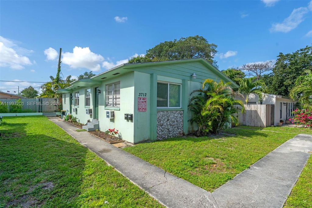 3712 SW 12th Ct, Fort Lauderdale, FL 33312