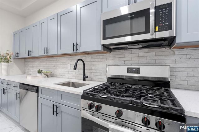 391 Central Avenue 1, Jersey City, NJ 07307