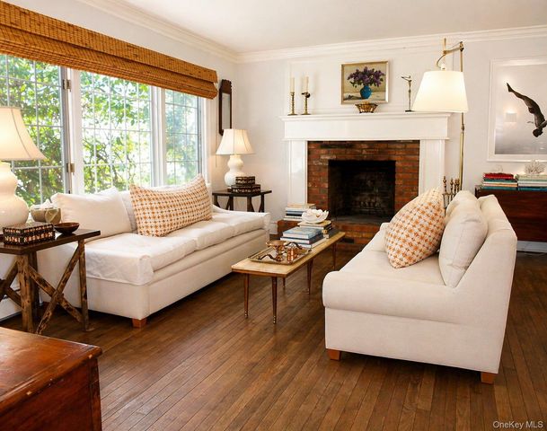 44 Straight Path, Southampton, NY 11968