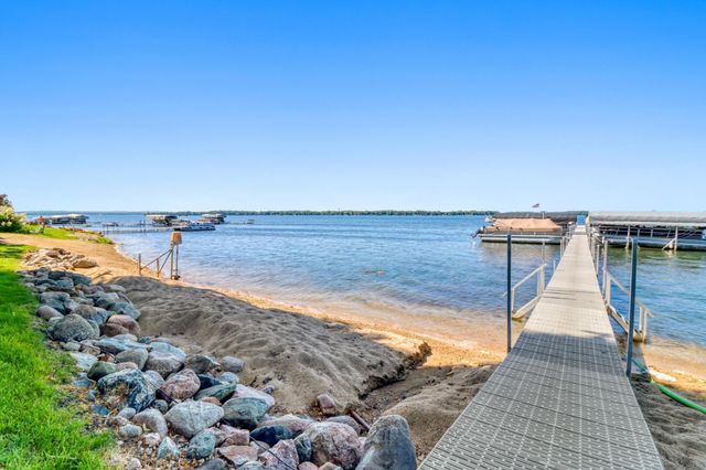 315 Park Lake Boulevard 207, Detroit Lakes, MN 56501