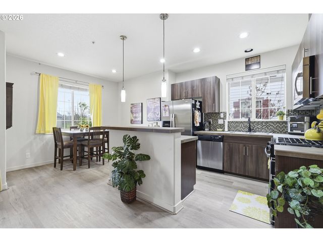 7869 Ne ROCKNE Way, Hillsboro, OR 97006