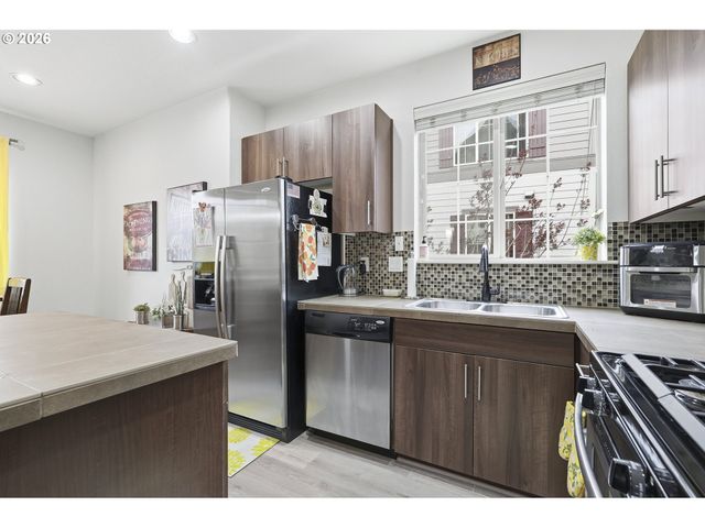 7869 Ne ROCKNE Way, Hillsboro, OR 97006