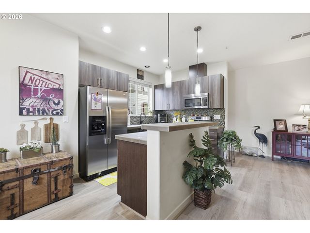 7869 Ne ROCKNE Way, Hillsboro, OR 97006