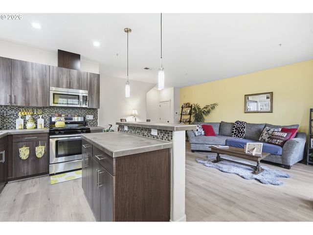 7869 Ne ROCKNE Way, Hillsboro, OR 97006