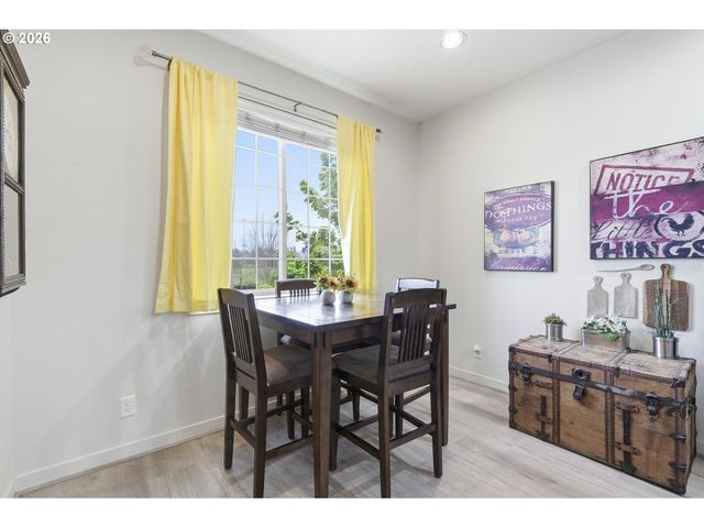 7869 Ne ROCKNE Way, Hillsboro, OR 97006