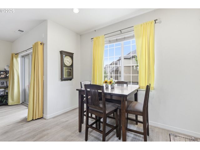 7869 Ne ROCKNE Way, Hillsboro, OR 97006