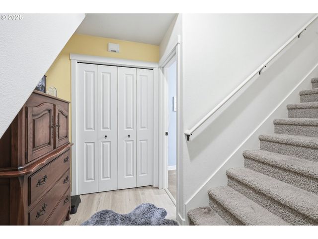 7869 Ne ROCKNE Way, Hillsboro, OR 97006