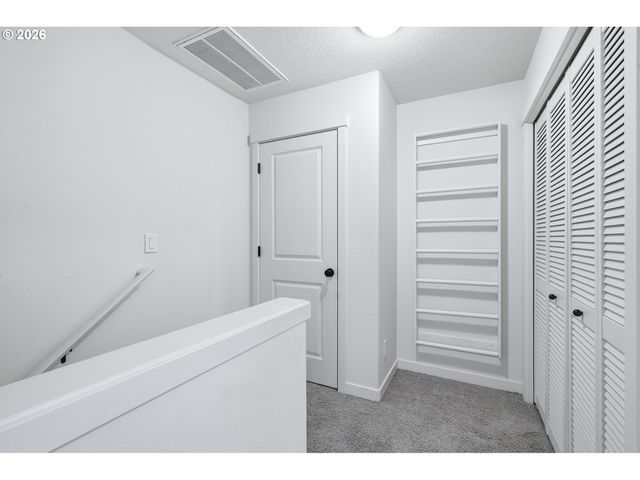 7869 Ne ROCKNE Way, Hillsboro, OR 97006