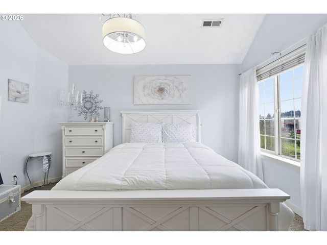 7869 Ne ROCKNE Way, Hillsboro, OR 97006