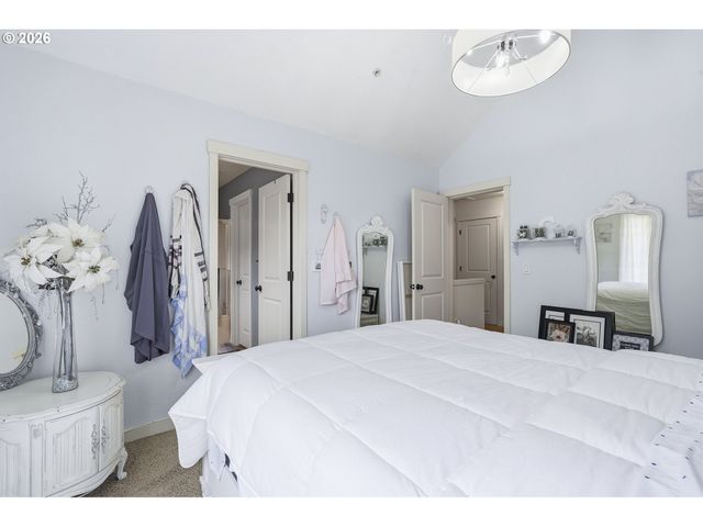 7869 Ne ROCKNE Way, Hillsboro, OR 97006