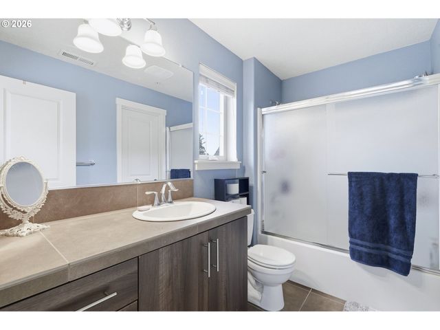 7869 Ne ROCKNE Way, Hillsboro, OR 97006