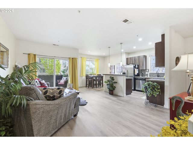 7869 Ne ROCKNE Way, Hillsboro, OR 97006