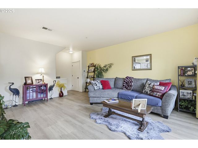 7869 Ne ROCKNE Way, Hillsboro, OR 97006