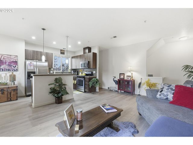 7869 Ne ROCKNE Way, Hillsboro, OR 97006