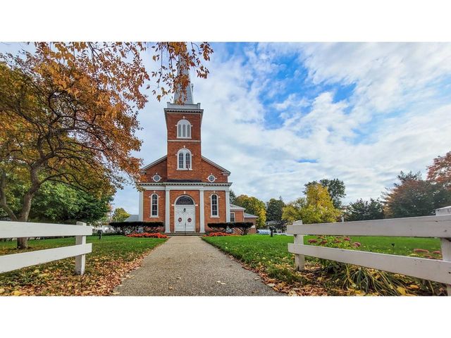 12 Stannard Drive, Essex, VT 05452