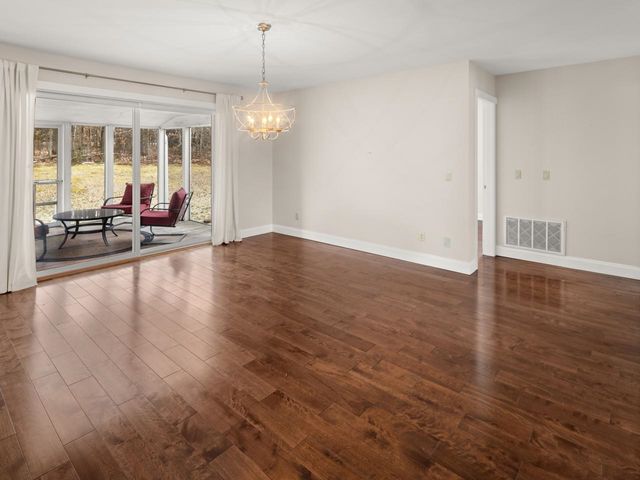 12 Stannard Drive, Essex, VT 05452