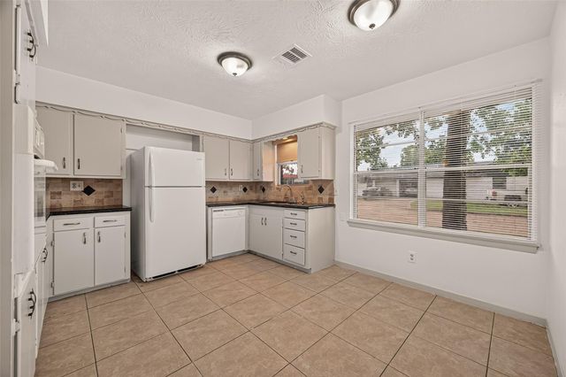 1003 Eastlake Street, Houston, TX 77034