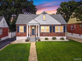 8905 Oneida, St Louis, MO 63114