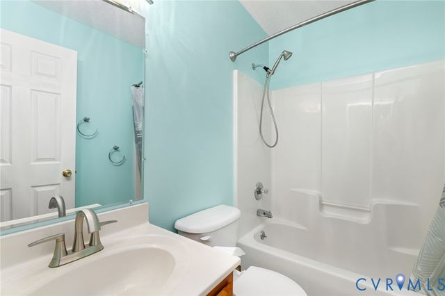 201 Van Dyke Cir, Emporia, VA 23847