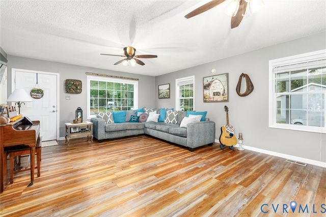 201 Van Dyke Cir, Emporia, VA 23847