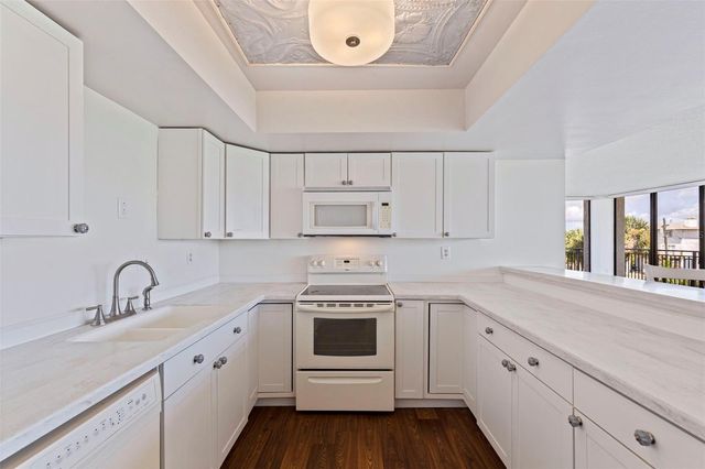 7600 BAYSHORE DRIVE 208, Treasure Island, FL 33706