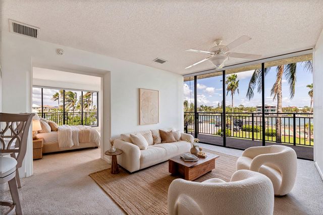 7600 BAYSHORE DRIVE 208, Treasure Island, FL 33706
