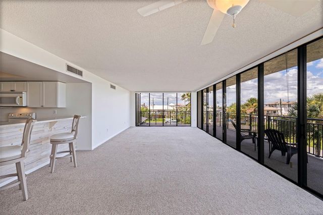 7600 BAYSHORE DRIVE 208, Treasure Island, FL 33706