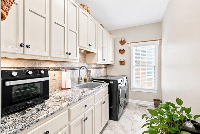 1921 Oak Harbour Drive SW, Ocean Isle Beach, NC 28469