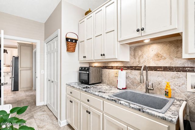 1921 Oak Harbour Drive SW, Ocean Isle Beach, NC 28469
