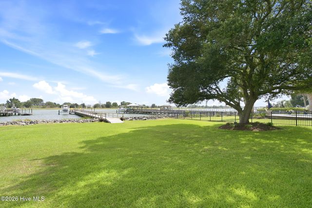 1921 Oak Harbour Drive SW, Ocean Isle Beach, NC 28469
