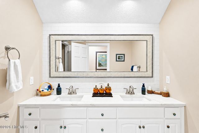 1921 Oak Harbour Drive SW, Ocean Isle Beach, NC 28469