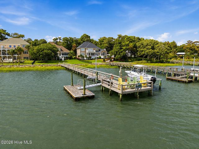 1921 Oak Harbour Drive SW, Ocean Isle Beach, NC 28469