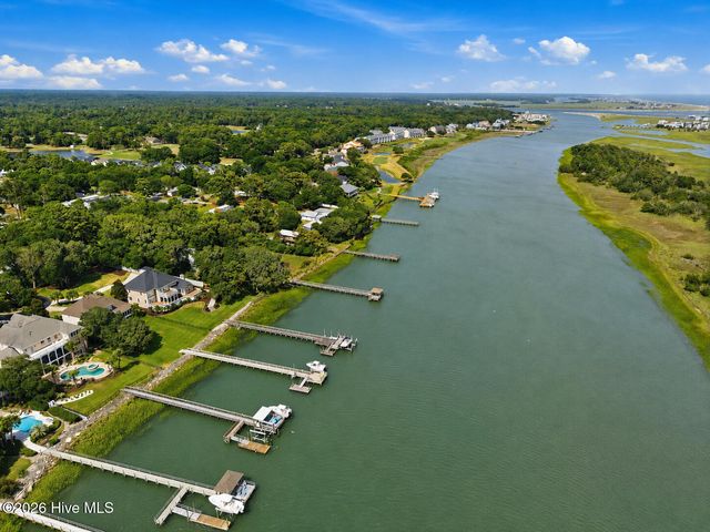 1921 Oak Harbour Drive SW, Ocean Isle Beach, NC 28469