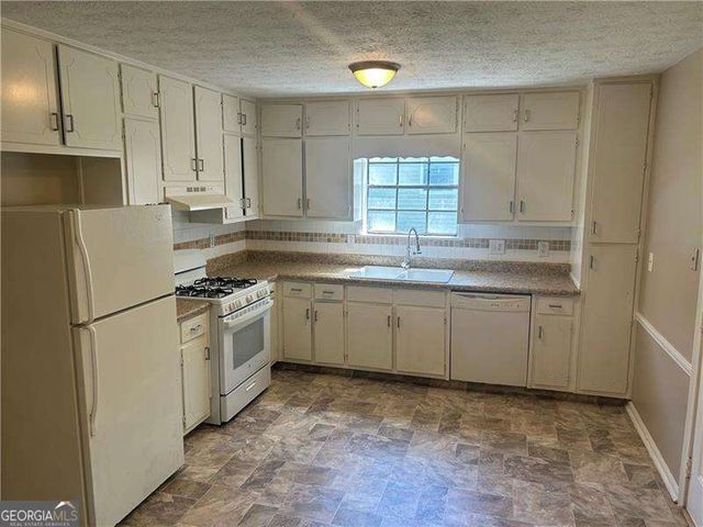 3932 Ferncliff Road, Snellville, GA 30039