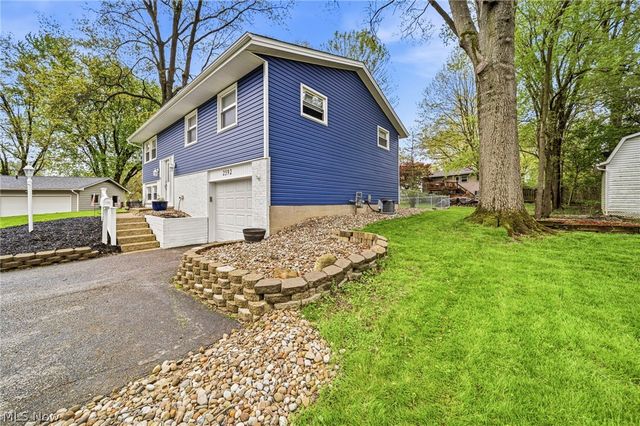 2592 Cherry Blossom Circle, Stow, OH 44224