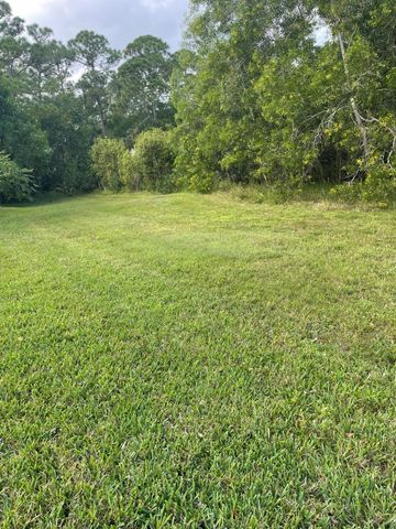 5079 NW Fiddle Leaf Court, Port St Lucie, FL 34986